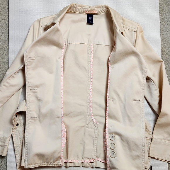 Gap Beige Short Trenchcoat jacket with belt Size-Small - Picture 6 of 6